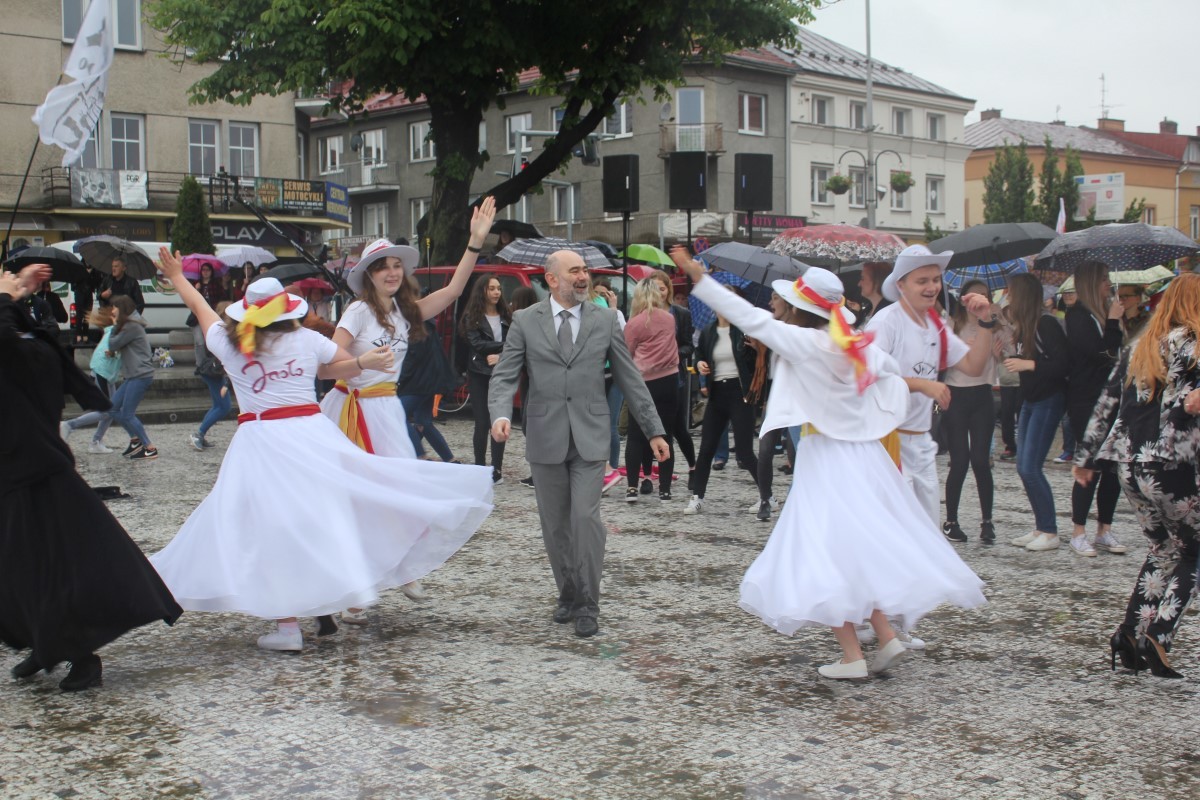 „Fishmob – Jasło tańczy dla św. Jana Pawła II”