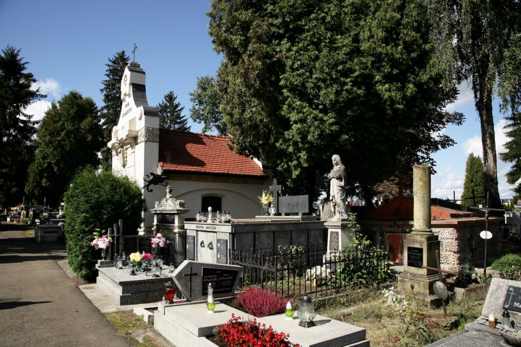 Renowacja rzeźby na grobie Marii Sołtys