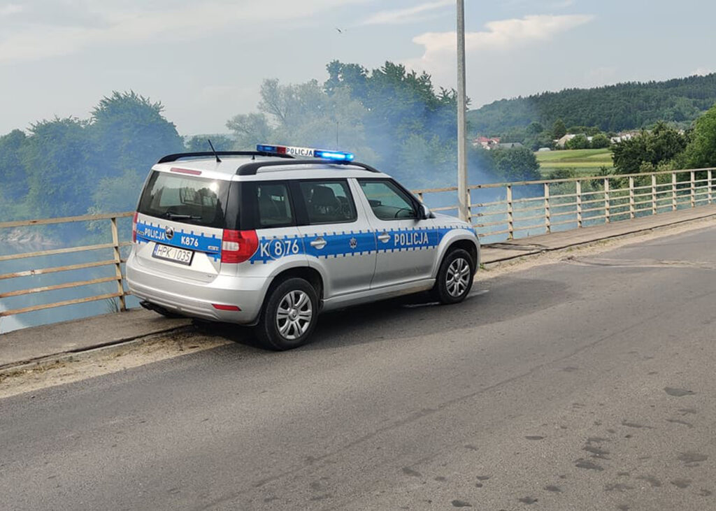ożar pod mostem w Krajowicach - policja