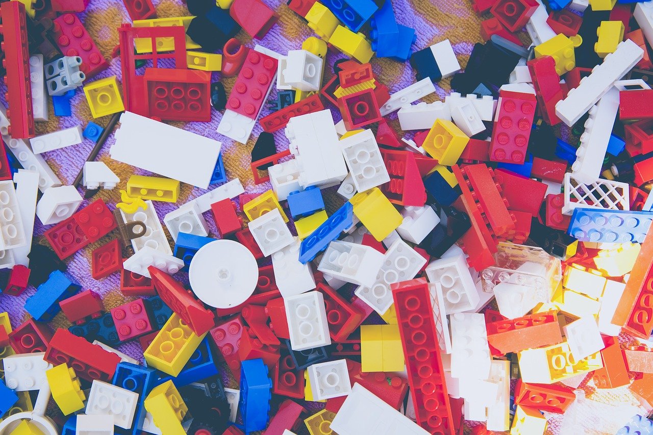 Skąd się wzięła popularność klocków Lego?