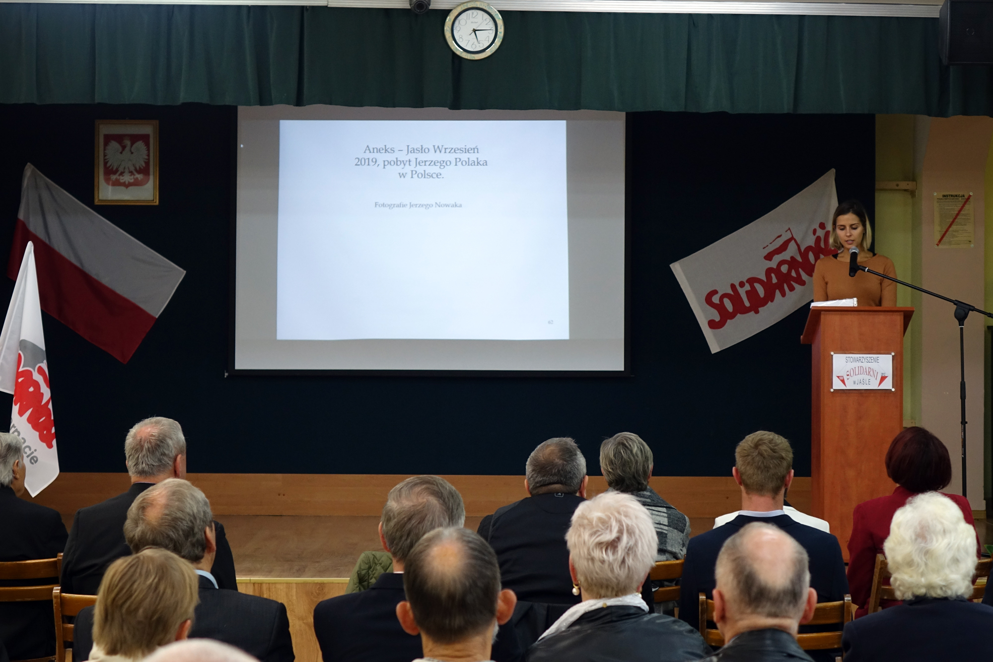 Ola Polak - Jackson przemawia podczas spotkania w jasielskim Ekonomiku