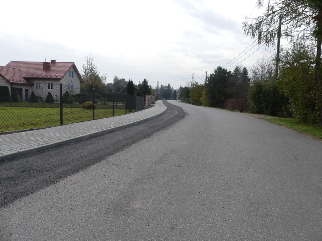 Oficjalnie przekazano około 300-stu metrowy odcinek drogi w Przysiekach