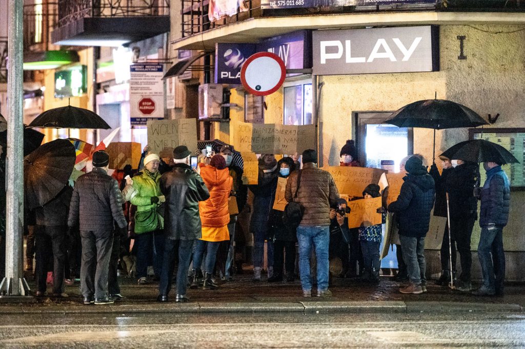 W Jaśle odbył się protest w obronie stacji TVN