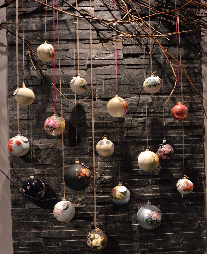 „Kruche piękno” - wystawa ręcznie dekorowanych bombek choinkowych jasielskiej firmy Dagmara