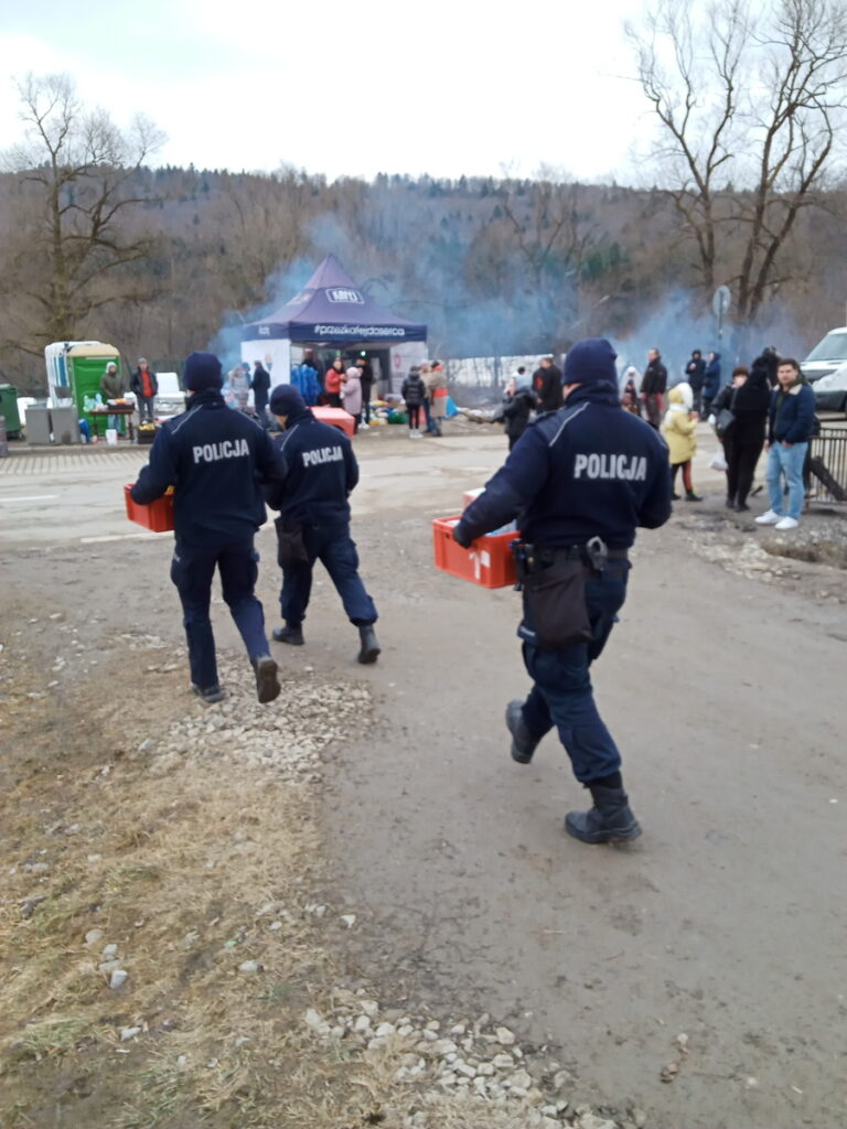"Najbardziej szkoda mi dzieci..." Policjanci opowiadają o służbie na granicy w Krościenku
