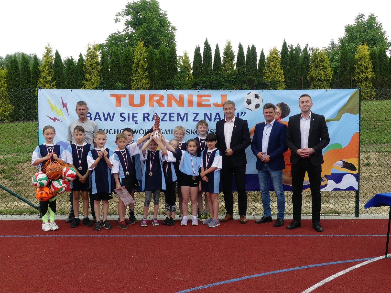 Uroczyste otwarcie wielofunkcyjnego boiska przy Szkole Podstawowej w Lisowie