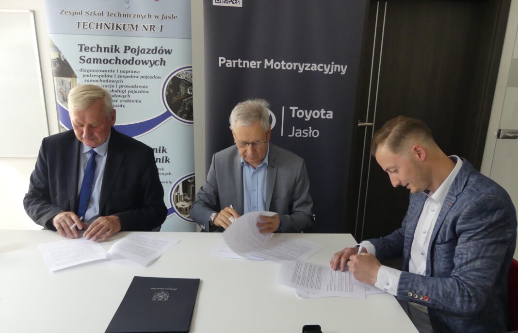Zespół Szkół Technicznych w Jaśle rozpoczyna współpracę z Toyotą