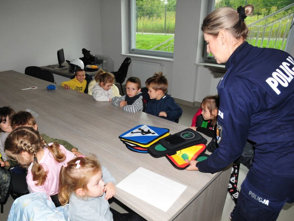 Przedszkolaki odwiedziły w Komendę Powiatowej Policji w Jaśle
