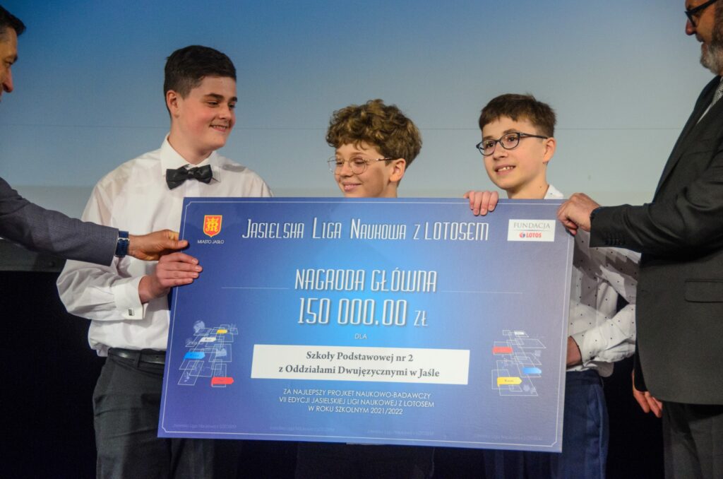 Jasielska Liga Naukowa z Lotosem - nagrodzony zespół w roku szkolnym 2021-2022