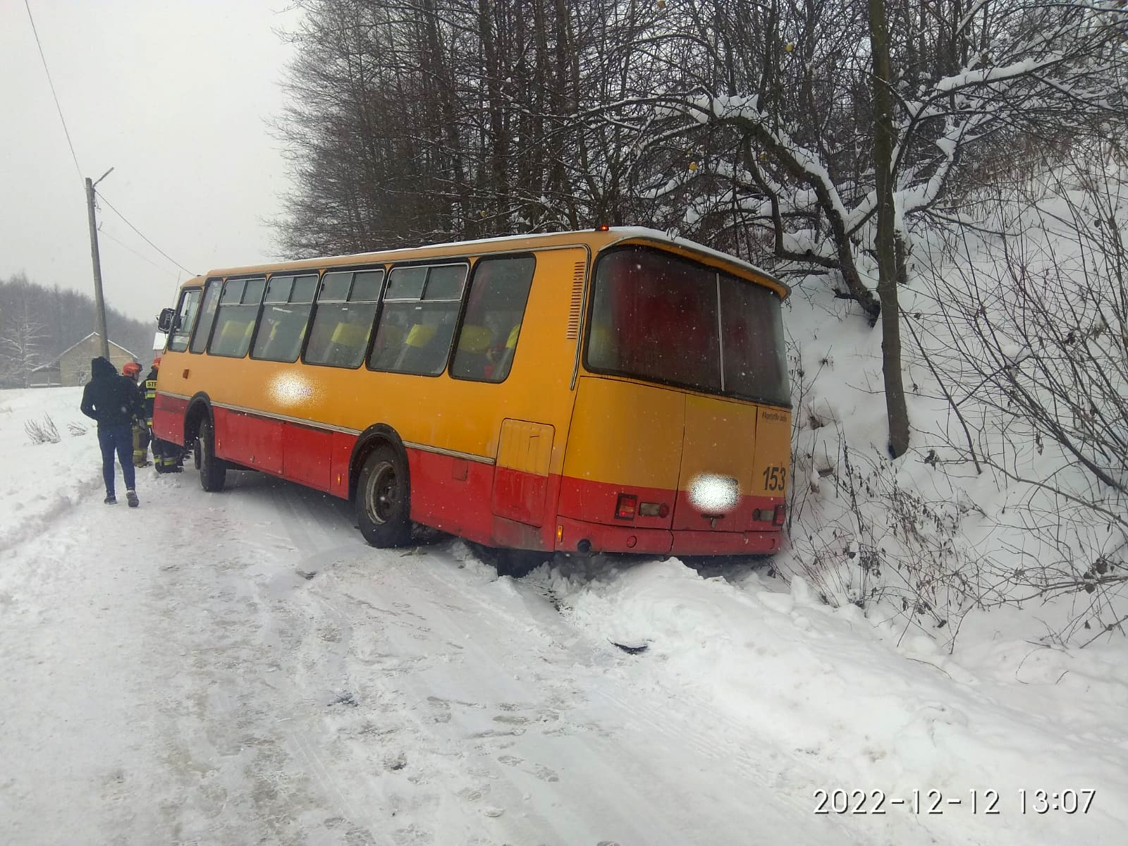 Wypadek autobusu z dziećmi w Bierówce