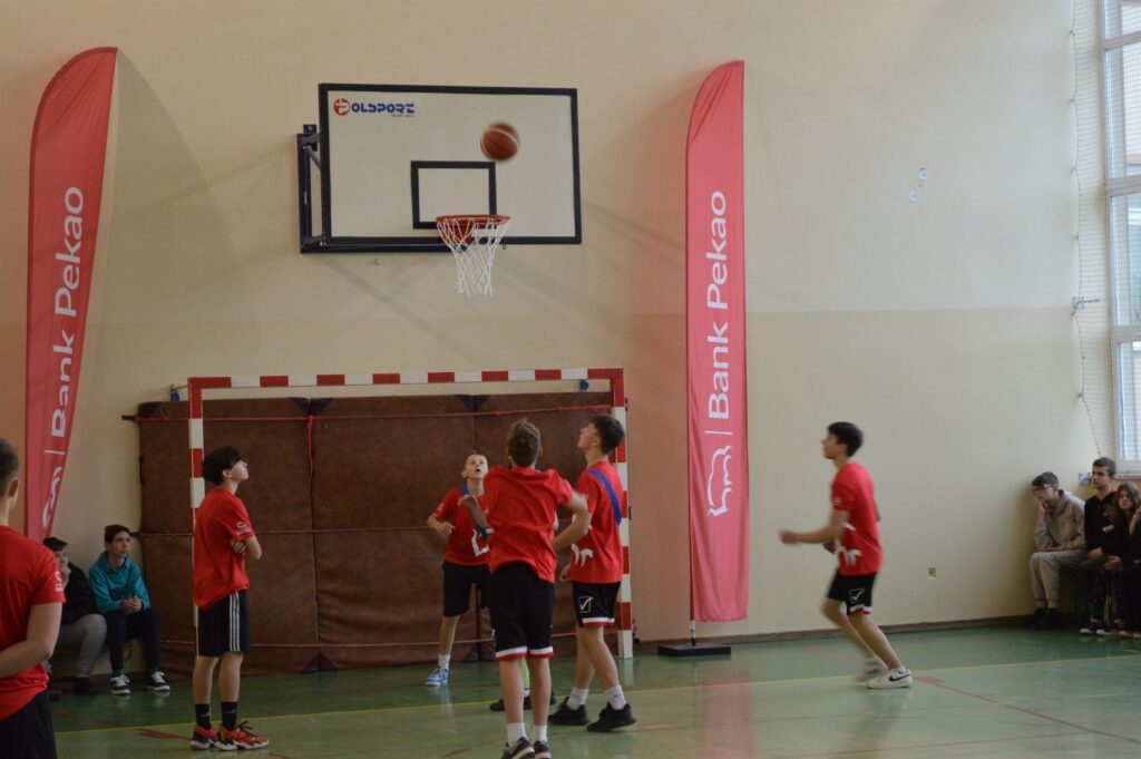Koszykarski trening z reprezentantką Polski w SP nr 1 w Osobnicy