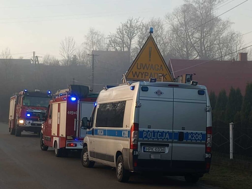 Poważny wypadek w Osobnicy. Straciła panowanie nad autem i uderzyła w betonowy przepust