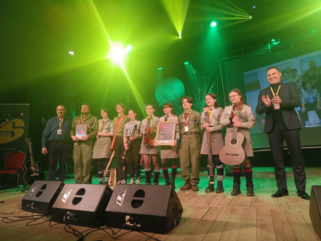 Harcerski zespół z Jasła na  Ogólnopolskim Festiwalu Piosenki Harcerskiej „Śpiewograniec” 