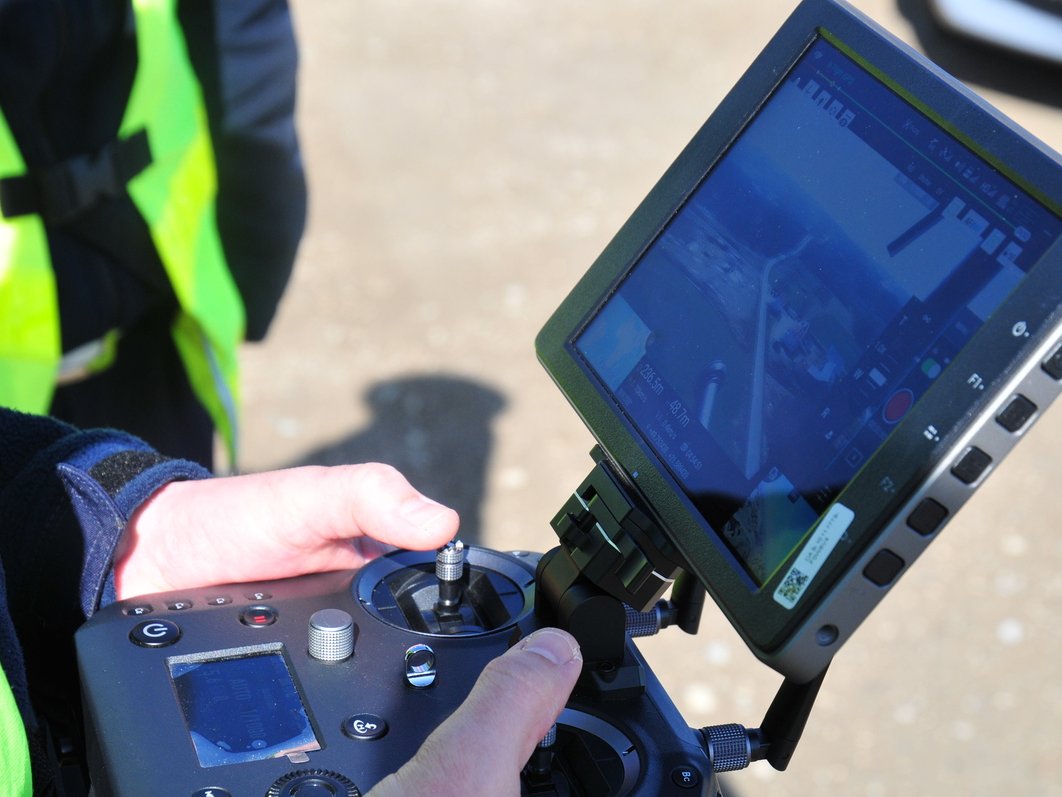 Policja w Jaśle rejestrowała wykroczenia kierowców przy pomocy drona