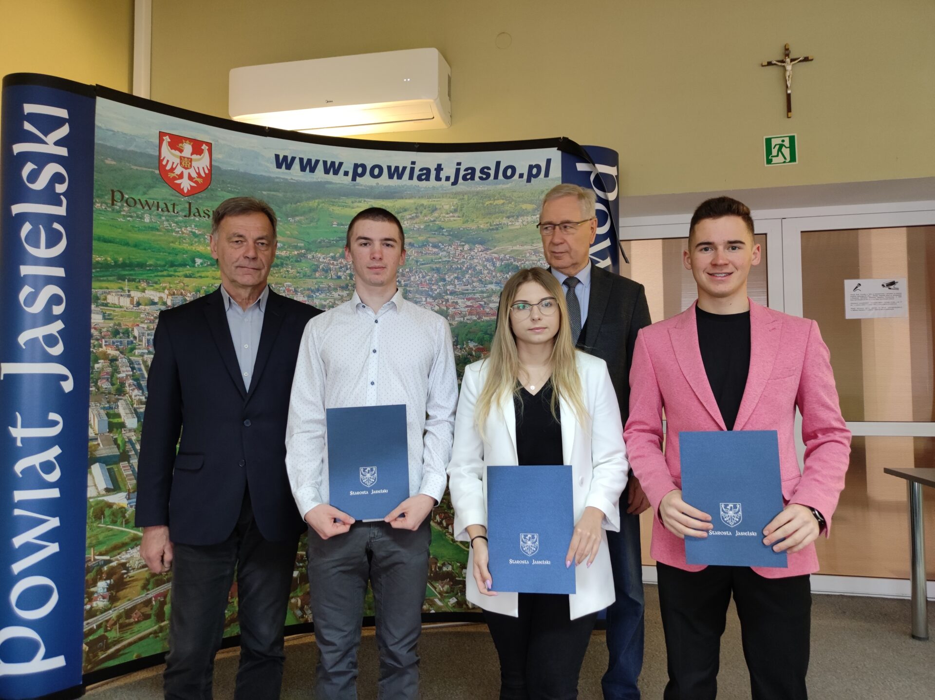 Zarząd Powiatu w Jaśle nagrodził sportowców za osiągniecia w 2022 r.