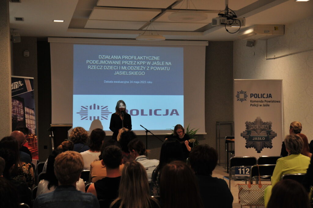 Policyjna debata w Jaśle: "Odpowiedzialność prawna nieletnich w świetle nowelizacji prawa"  
