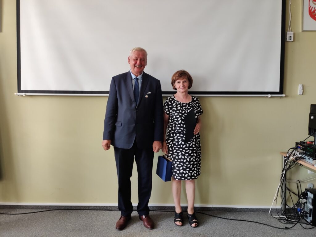 Starosta Jasielski podziękował za wieloletnią pracę odchodzącym na emeryturę nauczycielom