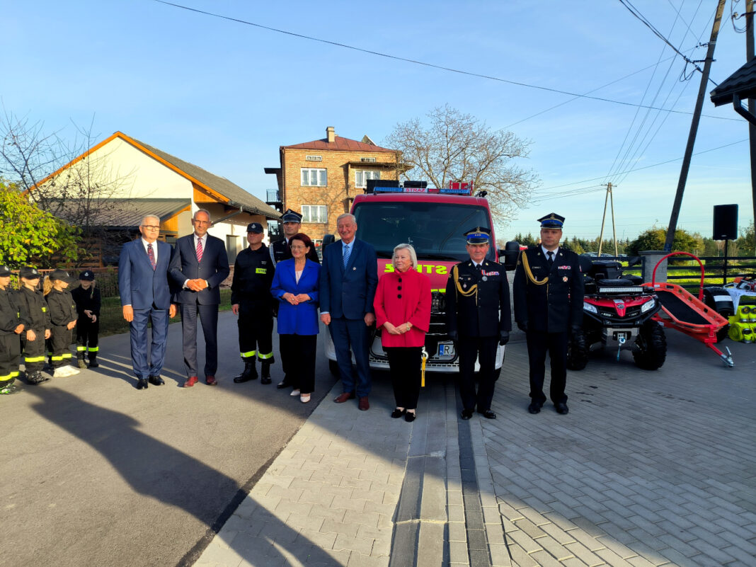 Strażacy z Warzyc otrzymali wóz ratowniczo – gaśniczy za ponad 381 tys. zł