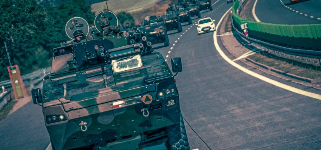 Kolumny wojskowych pojazdów na drogach