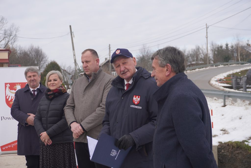 Bezpieczniej w Załężu. Nowy chodnik gotowy