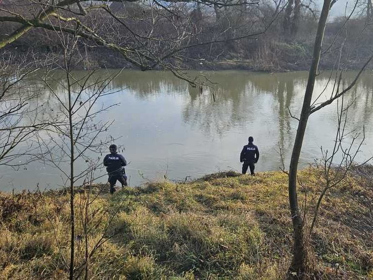 Ciało wyłowione spod mostu w Dąbrówce. Ubranie wskazuje na zaginioną mieszkankę Jasła