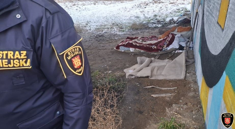 Jasło: Kontrole pustostanów i pomoc osobom bezdomnym w zimie