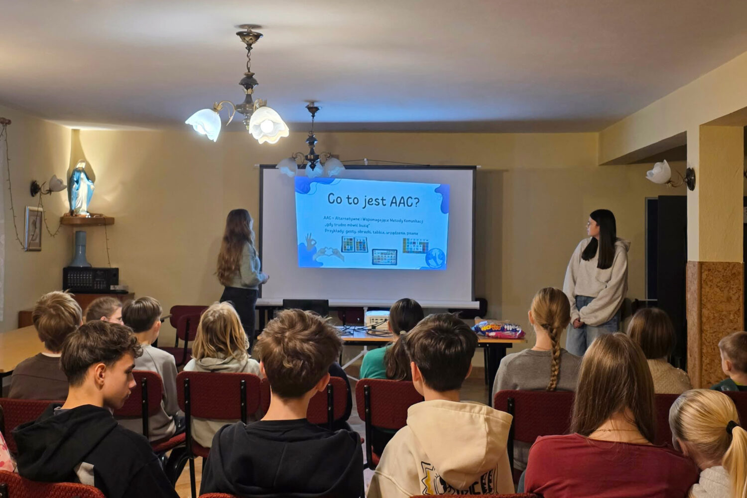 Silent Voices: Uczennice II LO w Jaśle przełamują bariery. Komunikacja to nie tylko słowa!