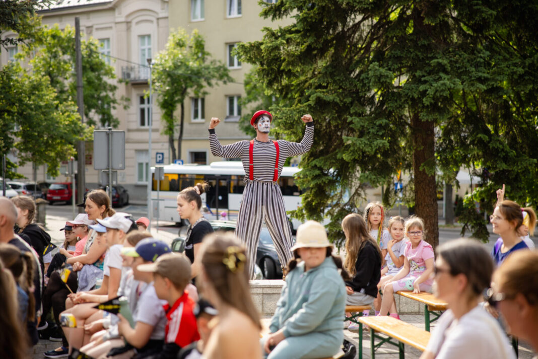 Kultura nie zasypia. Majowa Noc z JDK wypełniła Jasło muzyką, teatrem i sztuką