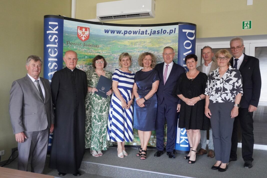 Po latach pracy odchodzą na emeryturę. W Jaśle podziękowano nauczycielom