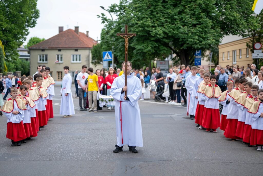 Boże Ciało w Jaśle 2026. Fotorelacja z procesji ulicami miasta
