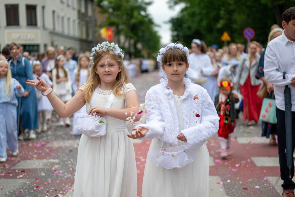 Boże Ciało w Jaśle. Tłumy wiernych przeszły ulicami miasta